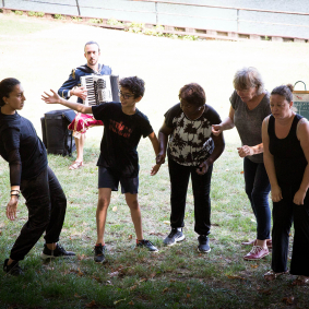 ATELIERS INTERGÉNÉRATIONNELS D'IMPROVISATION THÉÂTRALE - AOÛT 2022